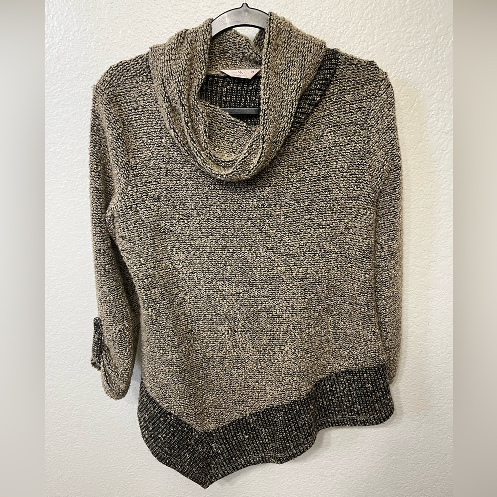 Asymmetrical turtle neck size medium
